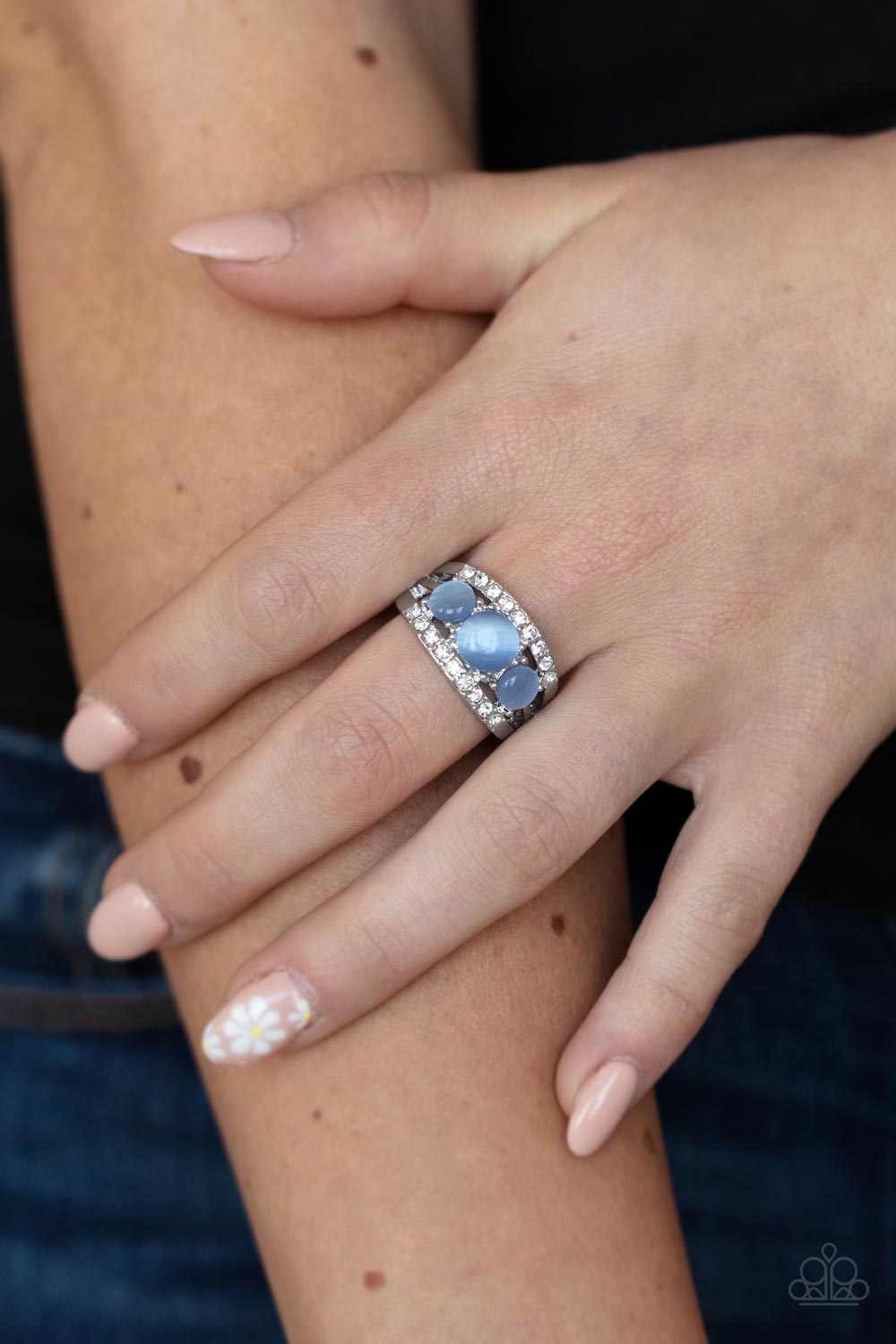 *Paparazzi Ring* "Majestically Mythic" Blue Cat's Eye Ring